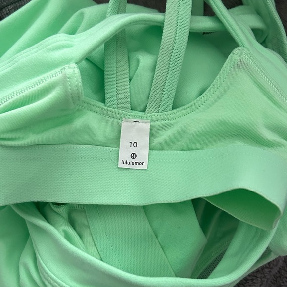 Lululemon green tank top size 10 - Picture 3 of 3